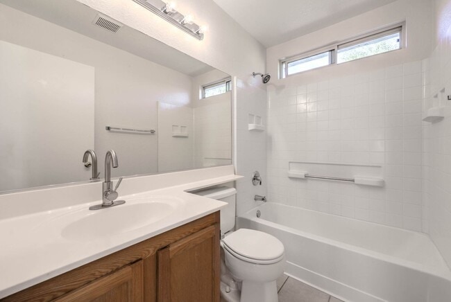 Building Photo - Beautiful 2 story home in Peccole Ranch.