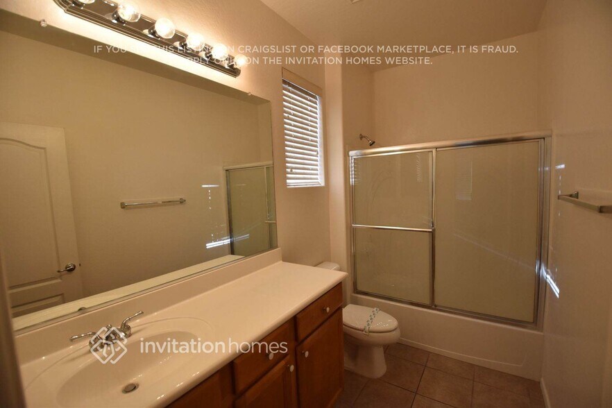 Building Photo - 881 E Stottler Dr