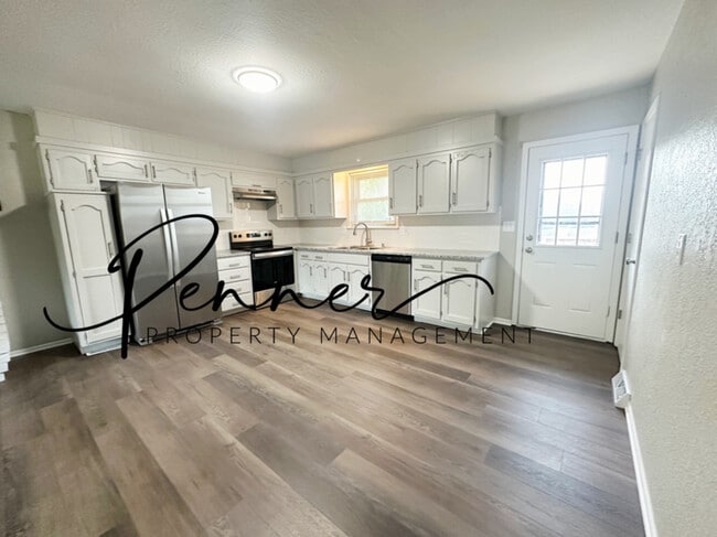 Building Photo - 1715 E T C Lea Rd