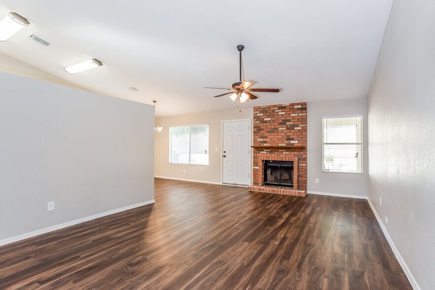 Building Photo - 19926 N 69th Ave