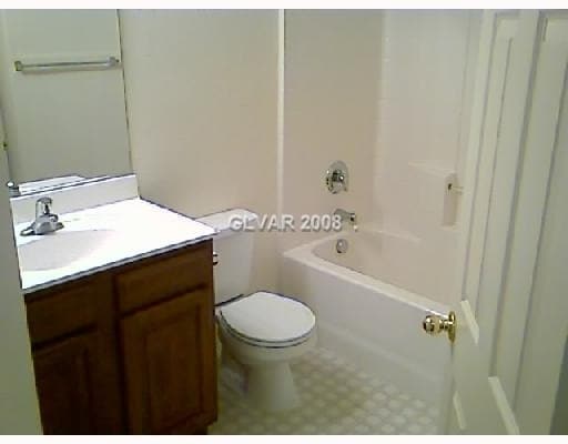 Building Photo - GREAT TOWNHOME LOCATED IN GATED COMMUNITY!!