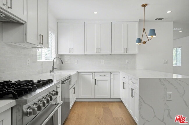 Building Photo - 7832 Croydon Ave