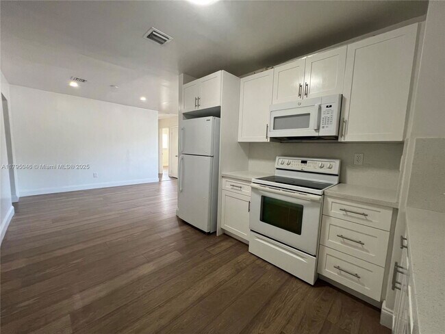 Building Photo - 770 NW 179th St