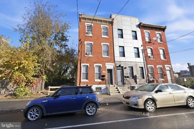 Building Photo - 2239 W Oxford St