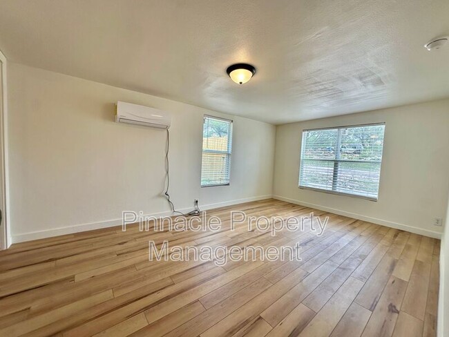 Building Photo - 4602 McKee St