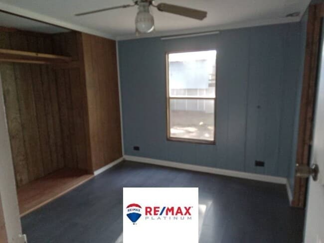 Building Photo - 8910 Via Ln