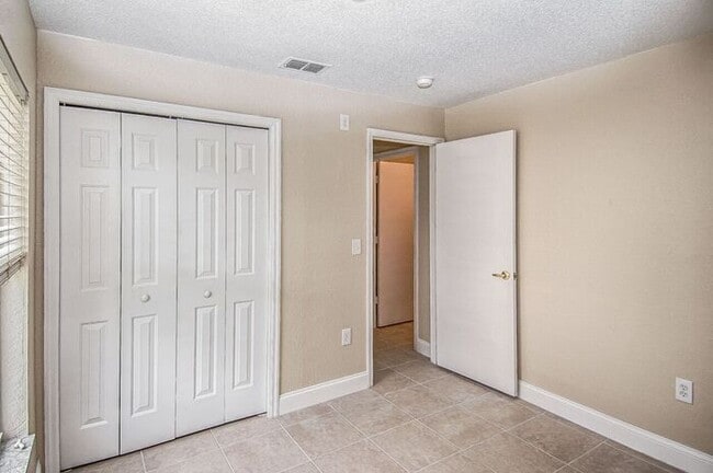 Building Photo - 6553 Shepherd Oaks St