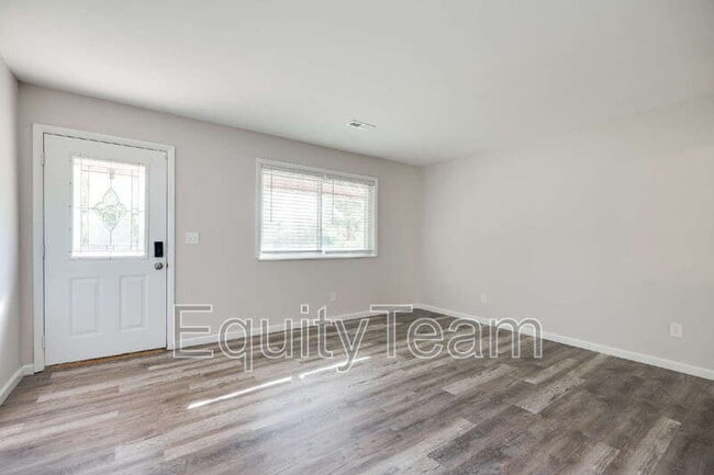 Building Photo - 9609 Helmsley Way