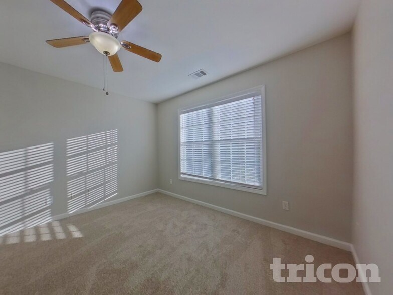 Building Photo - 3050 Lost Cabin Pl