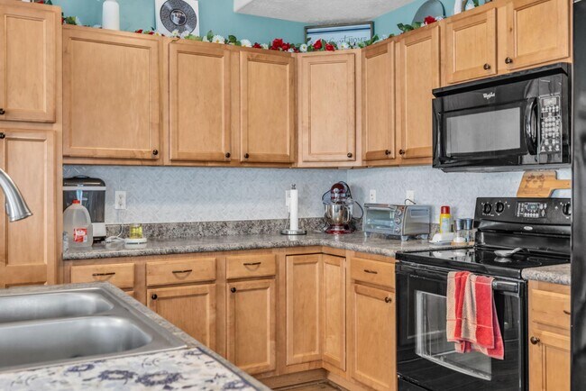 Building Photo - 1503 N August Dr