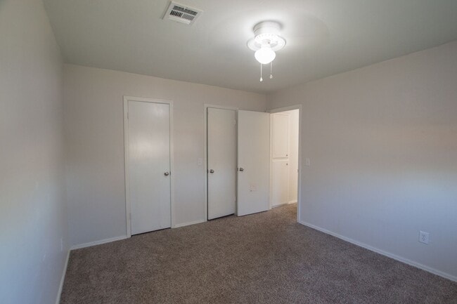 Building Photo - 224 S Bouziden Dr