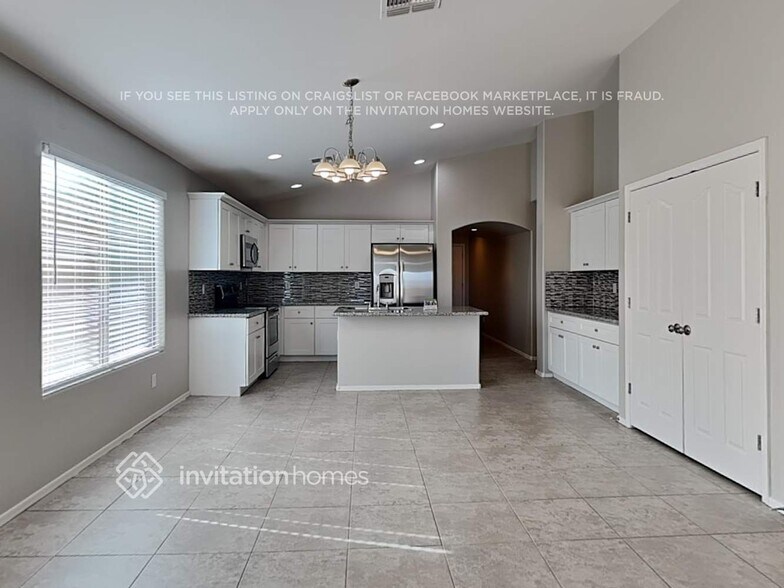 Building Photo - 35407 N Shorthorn Trail