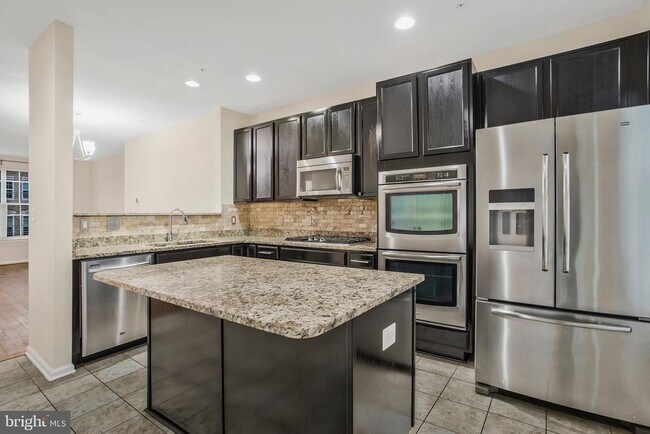 Building Photo - 1612 Fernwood Dr