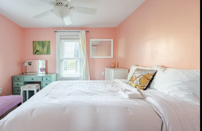 Building Photo - 1019 Berryville Ave