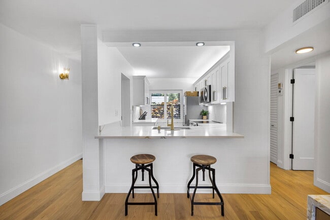 Building Photo - 12911 Briarlake Dr