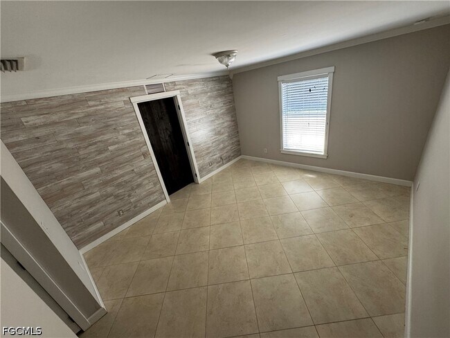 Building Photo - 3313 35th St W