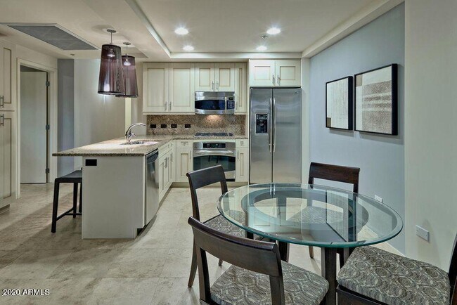 Building Photo - 7117 E Rancho Vista Dr