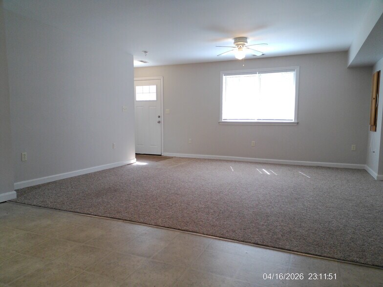 Building Photo - 330 Craney Hill Rd