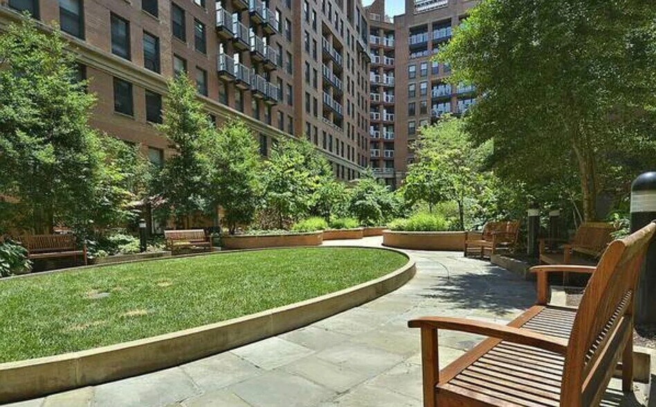 Building Photo - 631 D St NW