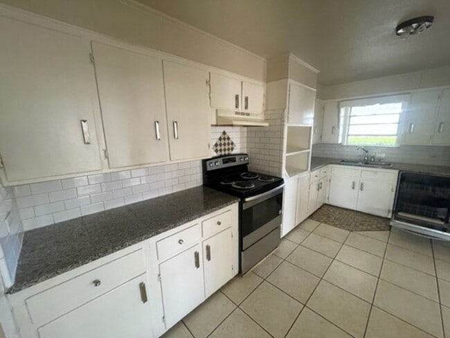 Building Photo - Updated La Vega ISD Home