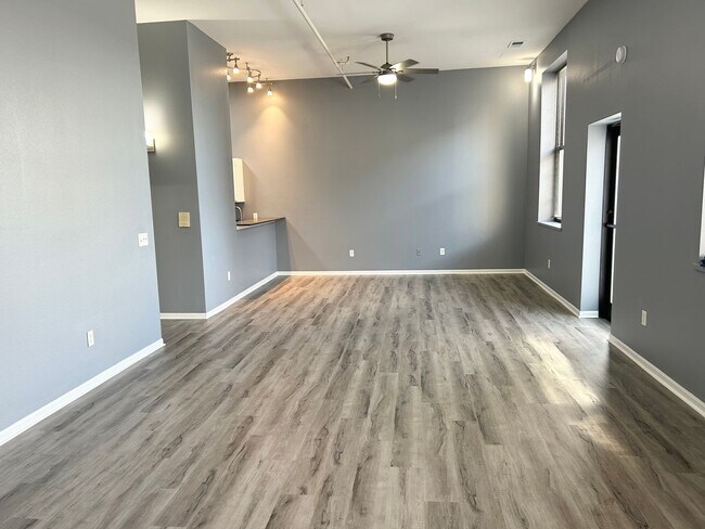 Building Photo - Limited time special! Stylish finishes in ...