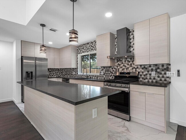 Building Photo - 1107 Stonecrest Dr