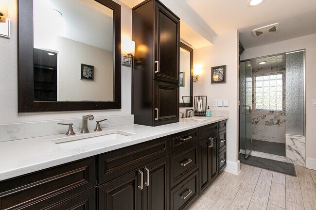 Master Bath - 5505 Waterbury Rd