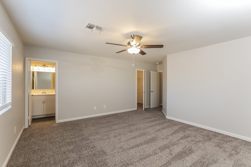 Building Photo - 1074 E Silversmith Trail