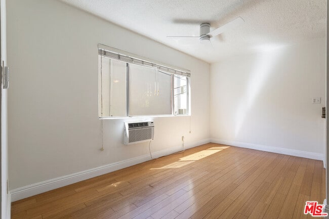 Building Photo - 11947 Kiowa Ave