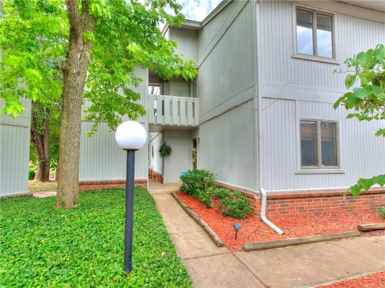 Building Photo - 3212 Meadow Ave