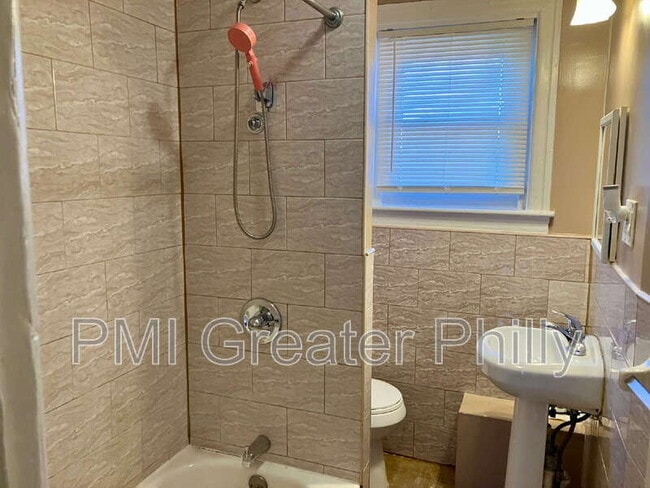 Building Photo - 1705 Bridge St