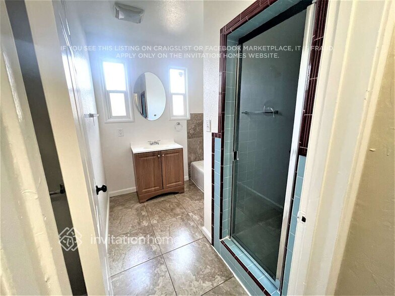 Building Photo - 215 Roney Ave