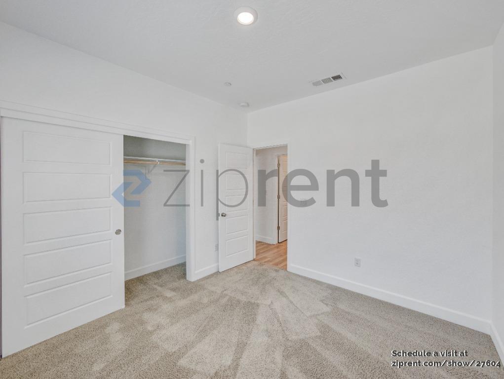 Building Photo - Unit