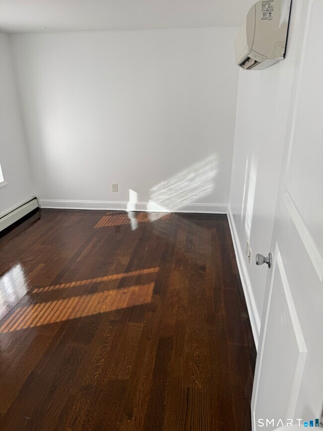 Building Photo - 29 Moulthrop St