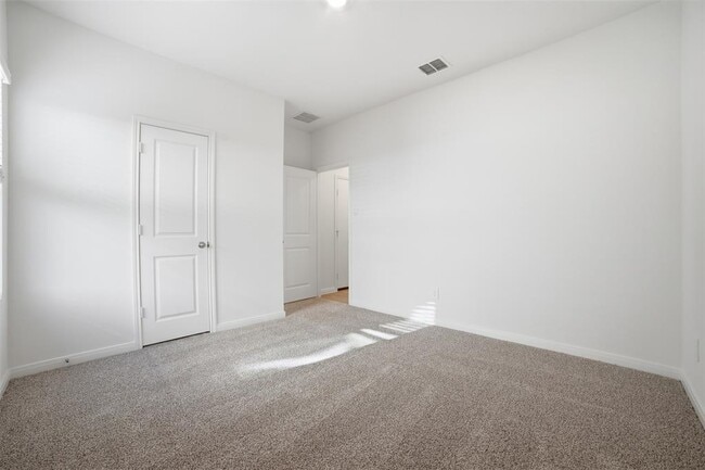 Building Photo - 246 Shenandoah Dr