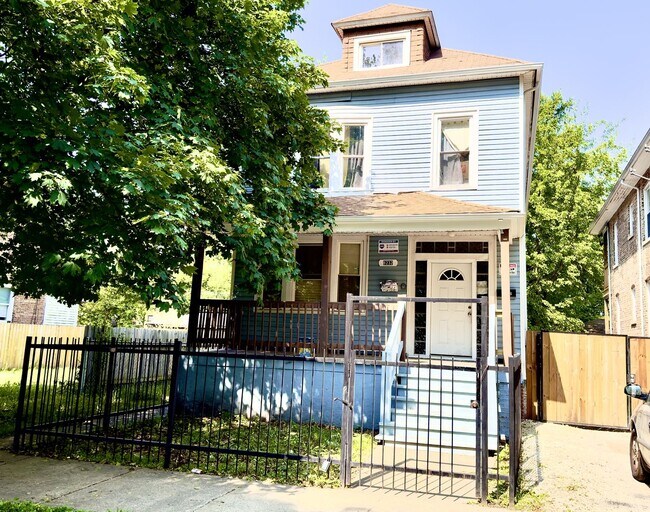 Primary Photo - 8232 S Marquette Ave