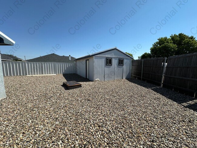 Building Photo - Beautiful 3 bedroom 2 bathroom home.