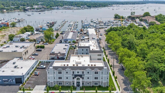 Building Photo - 22 Sagamore Hill Dr