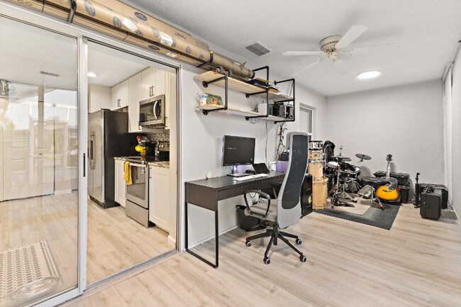 Building Photo - 2989 Poplar Ave