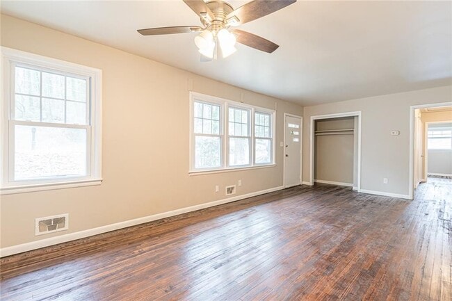 Building Photo - 149 Meadow Park Ln SW