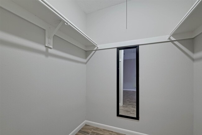 Building Photo - 1003 Shadow Mountain Dr