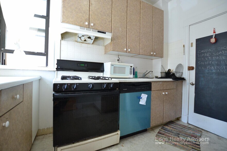 Primary Photo - 30 Glenville Ave