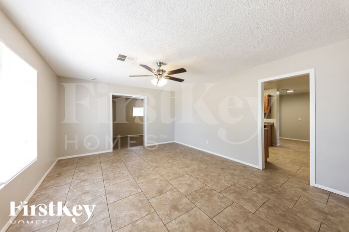 Building Photo - 2118 W Montebello Ave
