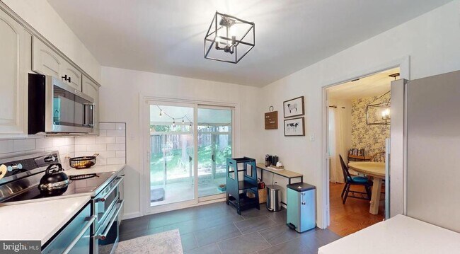 Building Photo - 7305 Whitson Dr