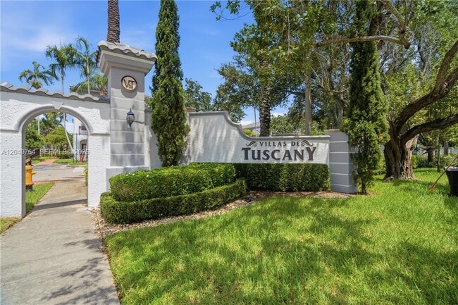 Building Photo - 725 SW 148th Ave