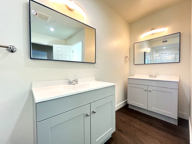 Building Photo - 4 Bed, 4.5 Bath Located in Hawthorne, CA