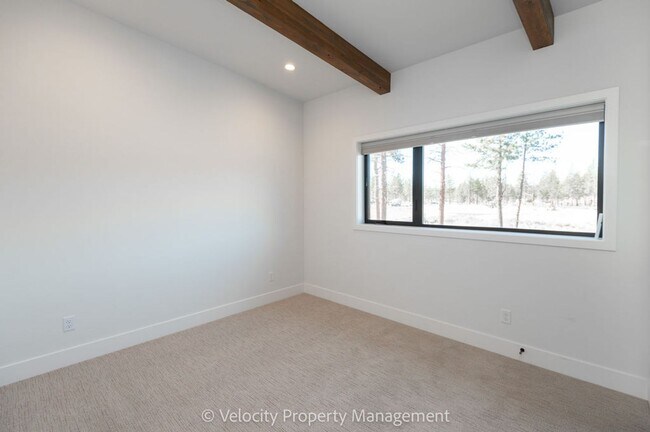 Building Photo - M713