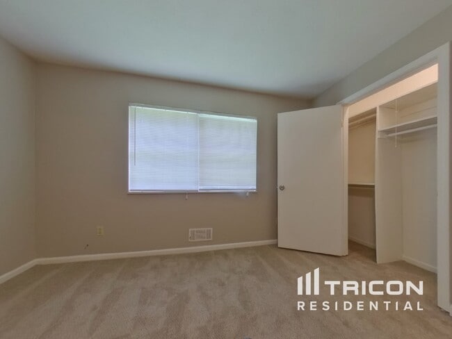 Building Photo - 864 Regency Ct NW