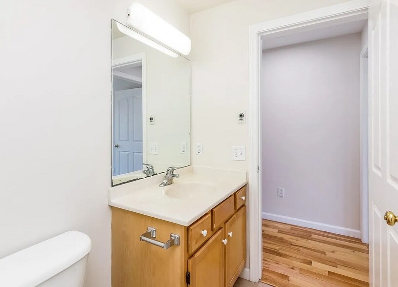 Guest bath - 111 Claire Point Rd