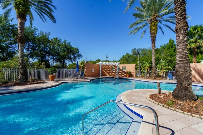 Building Photo - 3 BEDROOM TO 2 BATH SPACIOUS CONDO